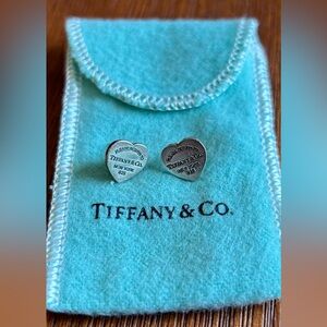 EUC Tiffany & Co mini heart stud earrings with dust pouch